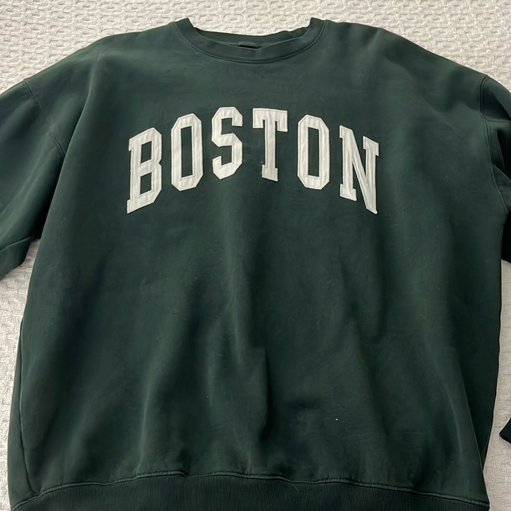 BRANDY MELVILLE BOSTON CREW NECK - oversized great condition